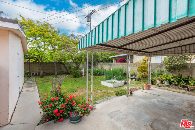 12926 Bonaparte Avenue, Los Angeles CA: https://media.crmls.org/mediaz/ff3a2274-6a0b-4eb3-be43-3b83c0fb3909.jpg