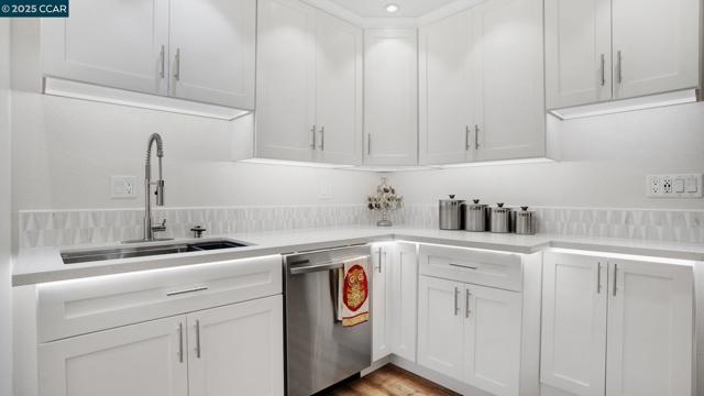 5517 Kirkwood Dr, Concord CA: https://media.crmls.org/mediaz/ff3a5814-ae5a-4b1c-bec7-be003b6b9718.jpg