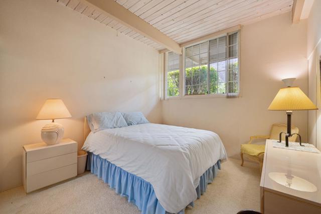 968 N Fairview Circle, Palm Springs CA: https://media.crmls.org/mediaz/ff3aa169-bb8b-43b3-8803-8f3b7b99975f.jpg
