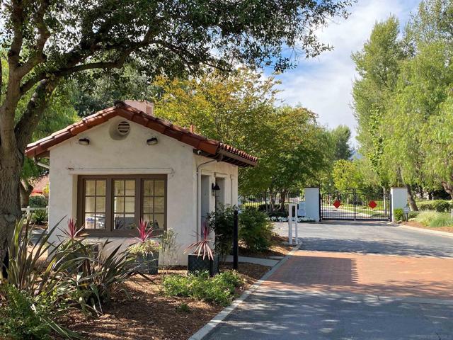 3136 Ferncreek Ln., Escondido CA: https://media.crmls.org/mediaz/ff3b0e35-380a-4eed-81e2-c1e968e13ade.jpg