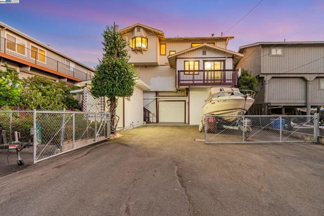 71 Taylor Pl, Bethel Island CA: https://media.crmls.org/mediaz/ff3b181e-a607-4813-8fc7-bb02ecaee52b.jpg