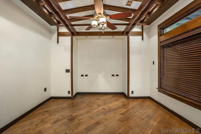 1915 Andrews Ct, Oceanside CA: https://media.crmls.org/mediaz/ff3b3b51-e1af-4266-b8f7-bd76b6a84da0.jpg