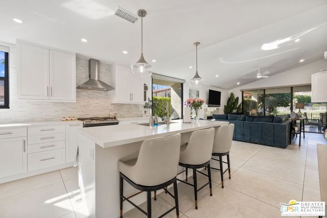 1095 S La Verne Way, Palm Springs CA: https://media.crmls.org/mediaz/ff3b402e-f626-498c-b4c4-3c63ec6b898b.jpg