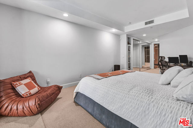 1521 Greenfield Avenue, Los Angeles CA: https://media.crmls.org/mediaz/ff3bdea4-2b43-4f1b-b40d-9047811db2f6.jpg