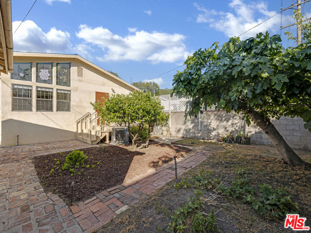 4215 Mentone Avenue, Culver City CA: https://media.crmls.org/mediaz/ff3c3273-0eef-44f6-a03b-cf659ec0671a.jpg