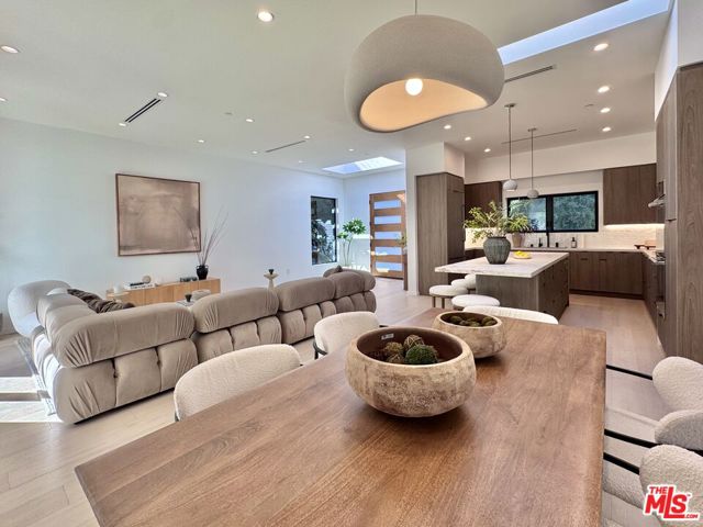 4040 Cartwright Avenue, Studio City CA: https://media.crmls.org/mediaz/ff3c4890-3485-49a5-9938-703143c2dbb1.jpg