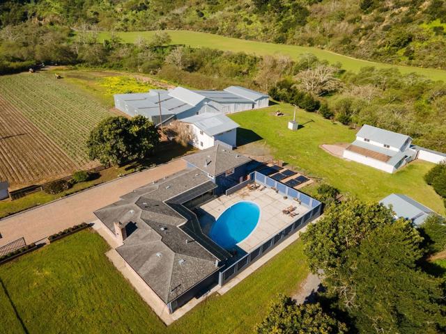 840 Frenchmans Creek Road, Half Moon Bay CA: https://media.crmls.org/mediaz/ff3ce308-6f57-4858-aaaf-ff2cc468c9c5.jpg