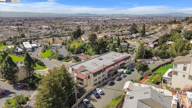 2500 Miramar Ave, Castro Valley CA: https://media.crmls.org/mediaz/ff3ced0e-b2a5-45bb-ae06-9d69f3309473.jpg