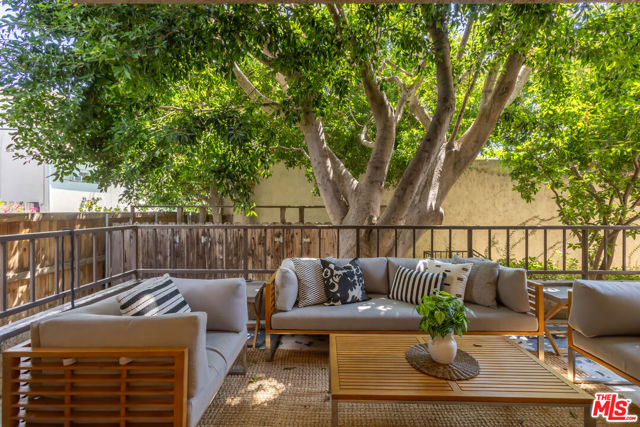 1210 N Kings Road, West Hollywood CA: https://media.crmls.org/mediaz/ff3d3c8e-115c-4a12-b1c7-fe0de7dff015.jpg