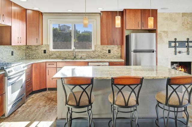 5424 PRINCESS VIEW PL, San Diego CA: https://media.crmls.org/mediaz/ff3d3f1d-c6f0-4455-8e5c-4846634bacb8.jpg