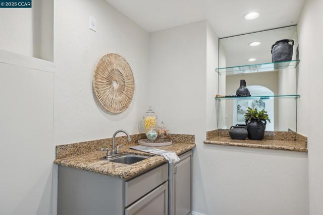 561 Morecroft Road, Lafayette CA: https://media.crmls.org/mediaz/ff3d9a9c-93c6-4bab-a192-7f817c349798.jpg