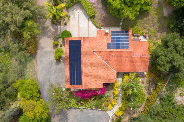 28628 Mountain Meadow Rd, Escondido CA: https://media.crmls.org/mediaz/ff3de283-cb86-410f-aaee-3eb6e21c2a94.jpg