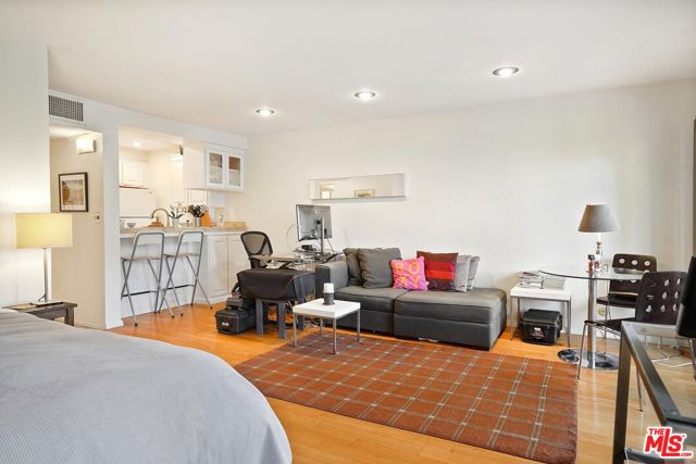 950 North KINGS Road, 221 photo 7