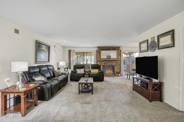 2190 Westshore Lane, Westlake Village CA: https://media.crmls.org/mediaz/ff3f7529-f94b-427b-af26-1eb7fef49848.jpg
