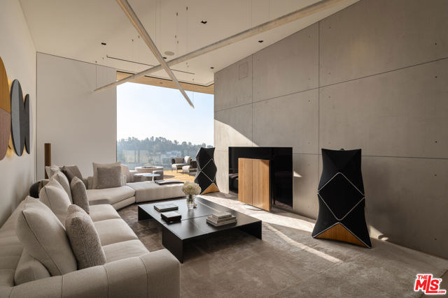 5 Bed Home for Sale in Los Angeles, California