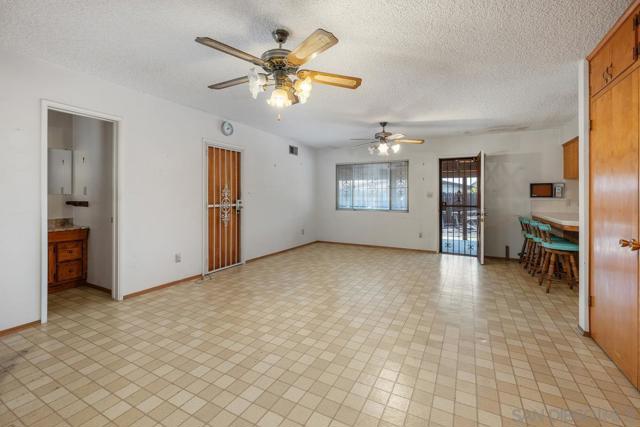 5824 Kent Pl, San Diego CA: https://media.crmls.org/mediaz/ff3fe1d6-be49-4dba-99f3-114058bf6ce5.jpg