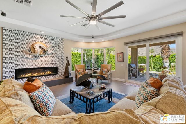 450 E Bogert Trail, Palm Springs CA: https://media.crmls.org/mediaz/ff400554-249e-4a86-bb52-2da0b968aabb.jpg