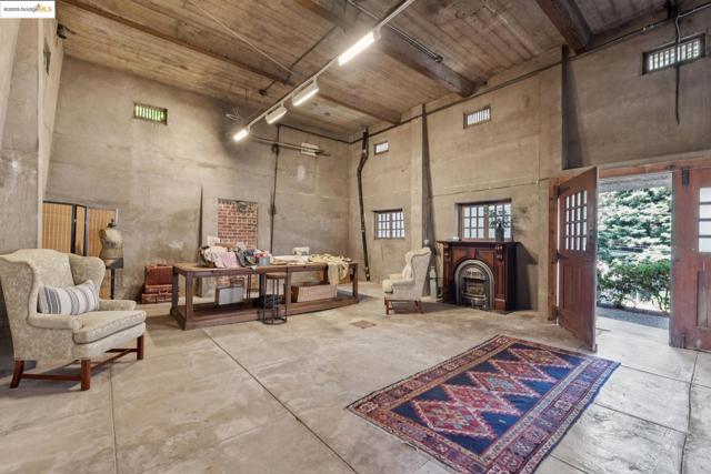 305 The Uplands, Berkeley CA: https://media.crmls.org/mediaz/ff410b46-de34-4f67-81c5-7189cf5b167f.jpg