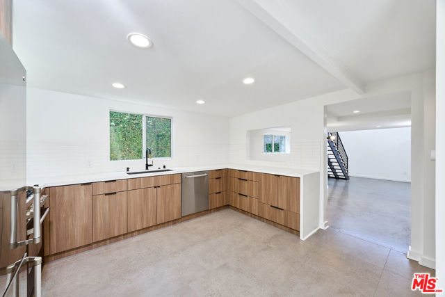 519 1/2 San Juan Avenue, Venice CA: https://media.crmls.org/mediaz/ff415064-add1-4881-aa3f-ee04fdb185d2.jpg