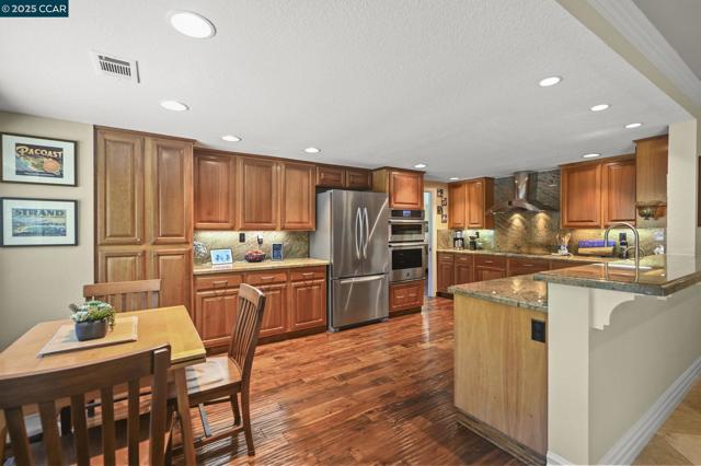635 Canyon Crest Rd. E., San Ramon CA: https://media.crmls.org/mediaz/ff415f29-a4c6-4cd3-8da0-c58e1eb7c973.jpg