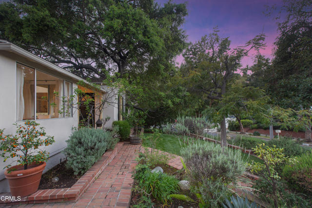 Detail Gallery Image 32 of 34 For 524 Glen Holly Dr, Pasadena,  CA 91105 - 2 Beds | 2 Baths