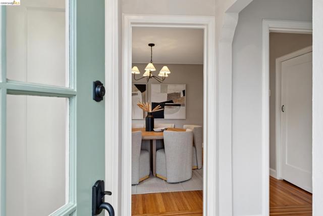 Image 3 of 46 For 741 Grosvenor Pl