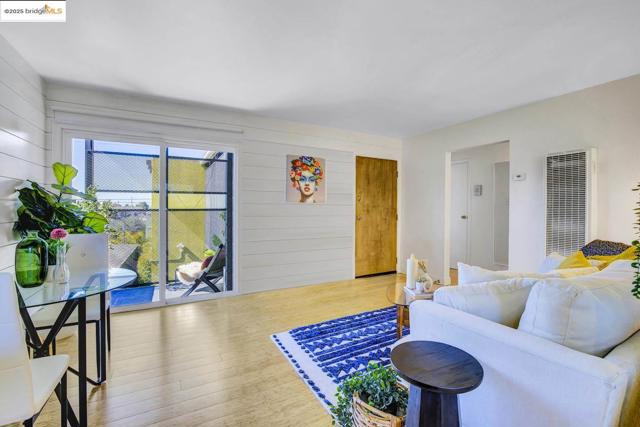 2327 10Th St, Berkeley CA: https://media.crmls.org/mediaz/ff41f21e-4c30-4d8f-8b76-21c440d13498.jpg