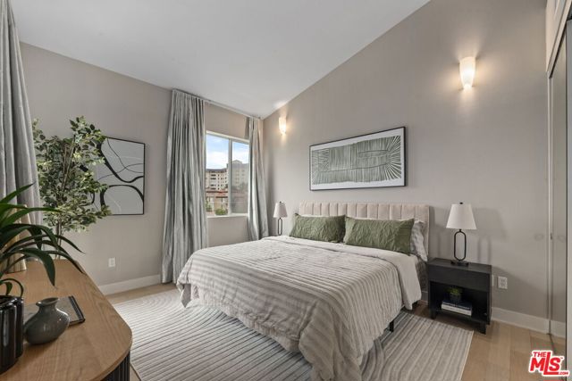 600 S Ridgeley Drive, Los Angeles CA: https://media.crmls.org/mediaz/ff428cff-bf61-4307-bdad-41d4b86a16b1.jpg