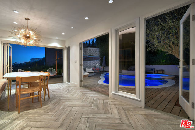2137 Sunset Plaza Dr. photo 22
