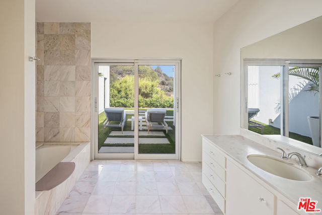 340 Trousdale Place, Beverly Hills CA: https://media.crmls.org/mediaz/ff432204-fb65-4d36-a637-75d4d2f4d2c7.jpg