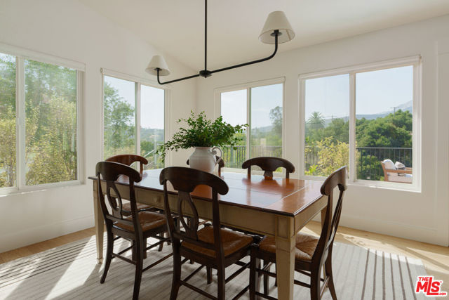 715 Circle Drive, Montecito CA: https://media.crmls.org/mediaz/ff433088-13f7-4e31-ae14-c55b6f28c87b.jpg