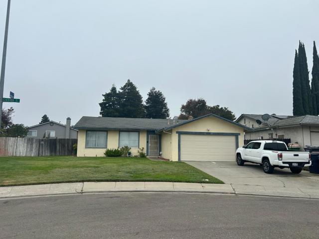 2270 Chester Drive, Tracy CA: https://media.crmls.org/mediaz/ff434e5c-23d5-4289-81ee-a8e7b1b98e1a.jpg
