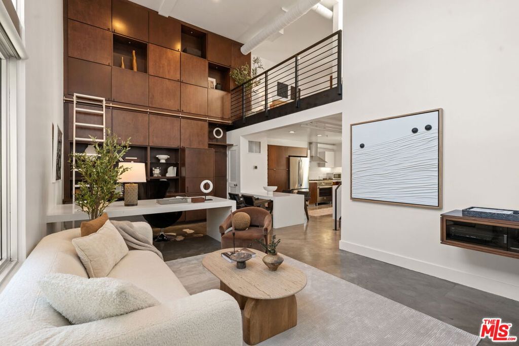 1037 N Laurel Avenue #14