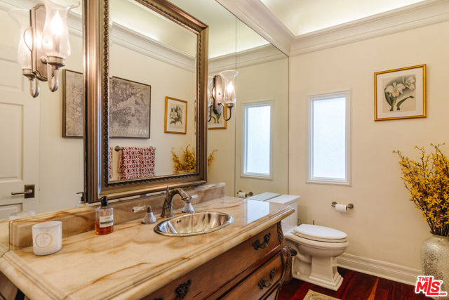 3819 Vista Linda Drive, Encino CA: https://media.crmls.org/mediaz/ff43b0c1-02df-49a7-9da3-2625ae1e5769.jpg