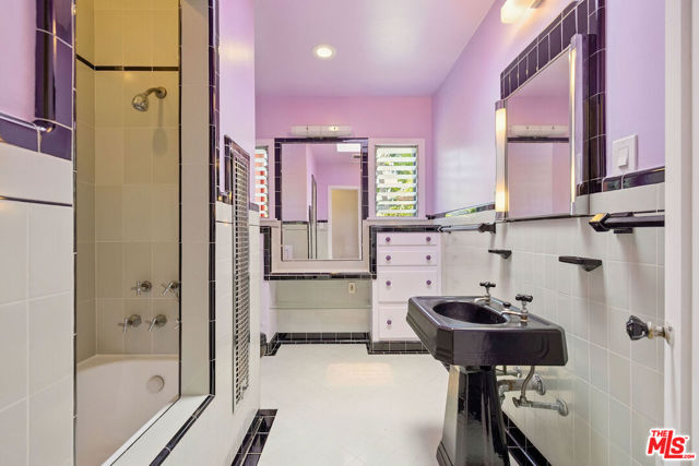 11819 Juniette Street, Culver City CA: https://media.crmls.org/mediaz/ff43e299-8599-430e-9a01-66d125b8124b.jpg