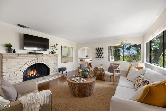 4702 Moore Street, La Crescenta CA: https://media.crmls.org/mediaz/ff43f94c-2c1b-4032-be4e-d81af28cc199.jpg