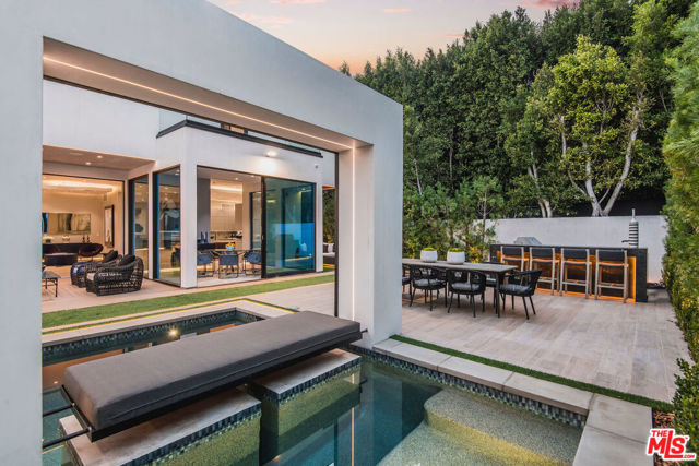 1729 Angelo Drive, Beverly Hills CA: https://media.crmls.org/mediaz/ff4439bf-0a85-4856-950a-364ef88023b5.jpg