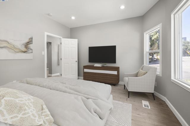 193 W Macarthur Blvd, Oakland CA: https://media.crmls.org/mediaz/ff449072-c185-41bd-b283-0c797d0f4b00.jpg