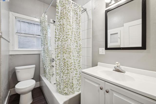 2246 23rd Ave, Oakland CA: https://media.crmls.org/mediaz/ff451147-afdc-4a03-af06-a70db2373607.jpg
