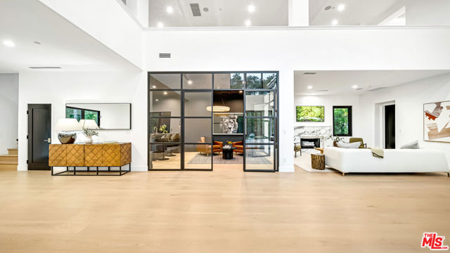 4261 Temma Court, Calabasas CA: https://media.crmls.org/mediaz/ff461452-8320-4070-81cd-42f6ae515bef.jpg