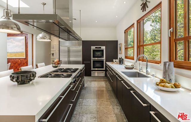1188 Brooklawn Drive, Los Angeles CA: https://media.crmls.org/mediaz/ff464428-3151-4d8d-8714-7f7daad2e24b.jpg
