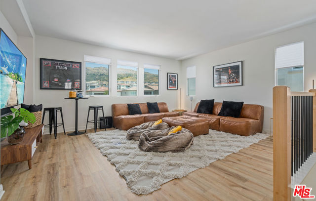 20763 Pine Cone Circle, Porter Ranch CA: https://media.crmls.org/mediaz/ff4672cb-f9f5-4547-a470-9750daf1d76e.jpg