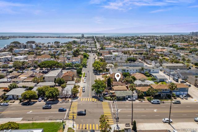 1568 Pacific Beach Dr, San Diego CA: https://media.crmls.org/mediaz/ff46c200-40eb-47bb-9cf5-45925a86f276.jpg
