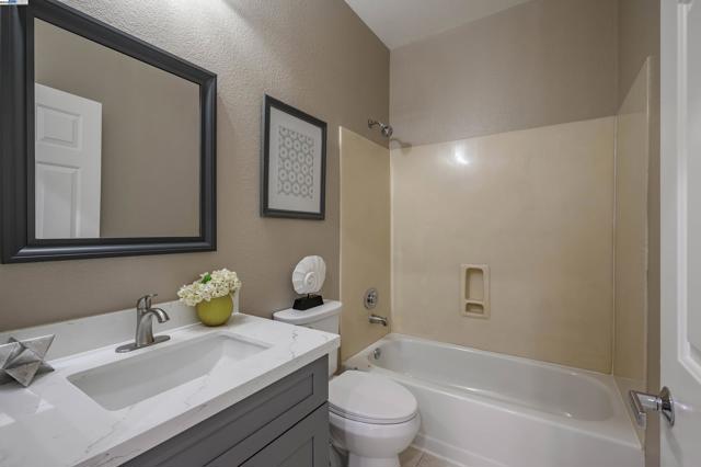 Image 24 of 29 For 440 Navaro Pl  115