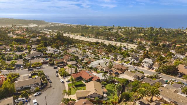 1007 Genie Ln, Cardiff by the Sea CA: https://media.crmls.org/mediaz/ff472e11-6a10-41cc-9281-b2cad693b2f9.jpg