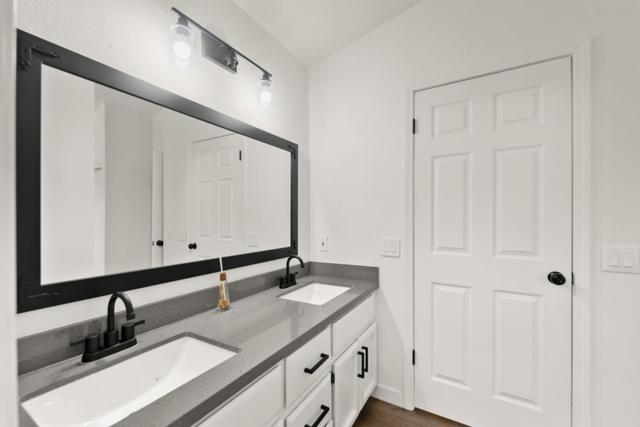 6431 Canyon Creek Way, Elk Grove CA: https://media.crmls.org/mediaz/ff48572a-c6d9-4e5f-bed9-8cfd456e5665.jpg
