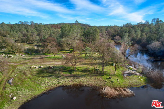 1 Blackhawk Lake, Coarsegold CA: https://media.crmls.org/mediaz/ff486f6c-879b-4b40-87ef-fd8190c5d30b.jpg