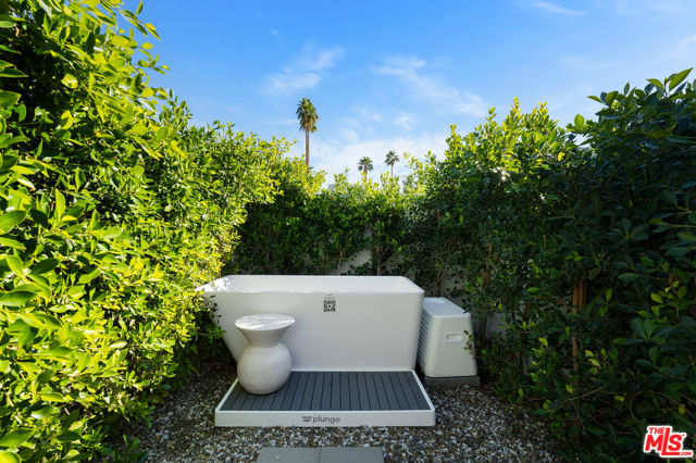 49723 Avenida Montero, La Quinta CA: https://media.crmls.org/mediaz/ff48b5ef-95c8-4cef-9e79-adf699d60bf3.jpg