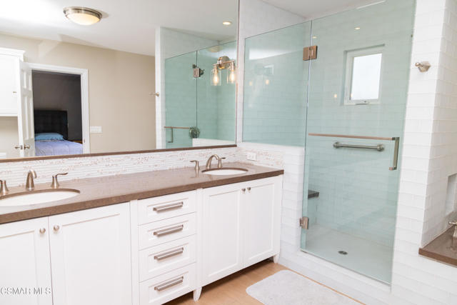 385 Somerset Circle, Thousand Oaks CA: https://media.crmls.org/mediaz/ff48b6ec-4439-49b3-8db6-876da29f64c4.jpg