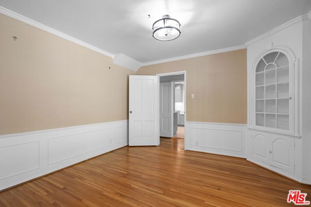 2427 Benedict Canyon Drive, Beverly Hills CA: https://media.crmls.org/mediaz/ff48ecc9-bc9c-4200-a60a-23263b21bad5.jpg